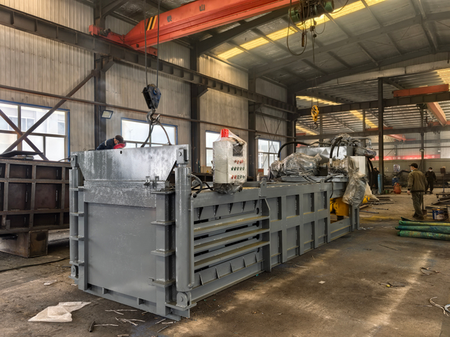 Hydraulische horizontale vollautomatische Altpapier-Karton-Kunststoffballenpresse f&uuml;r das Recycling
