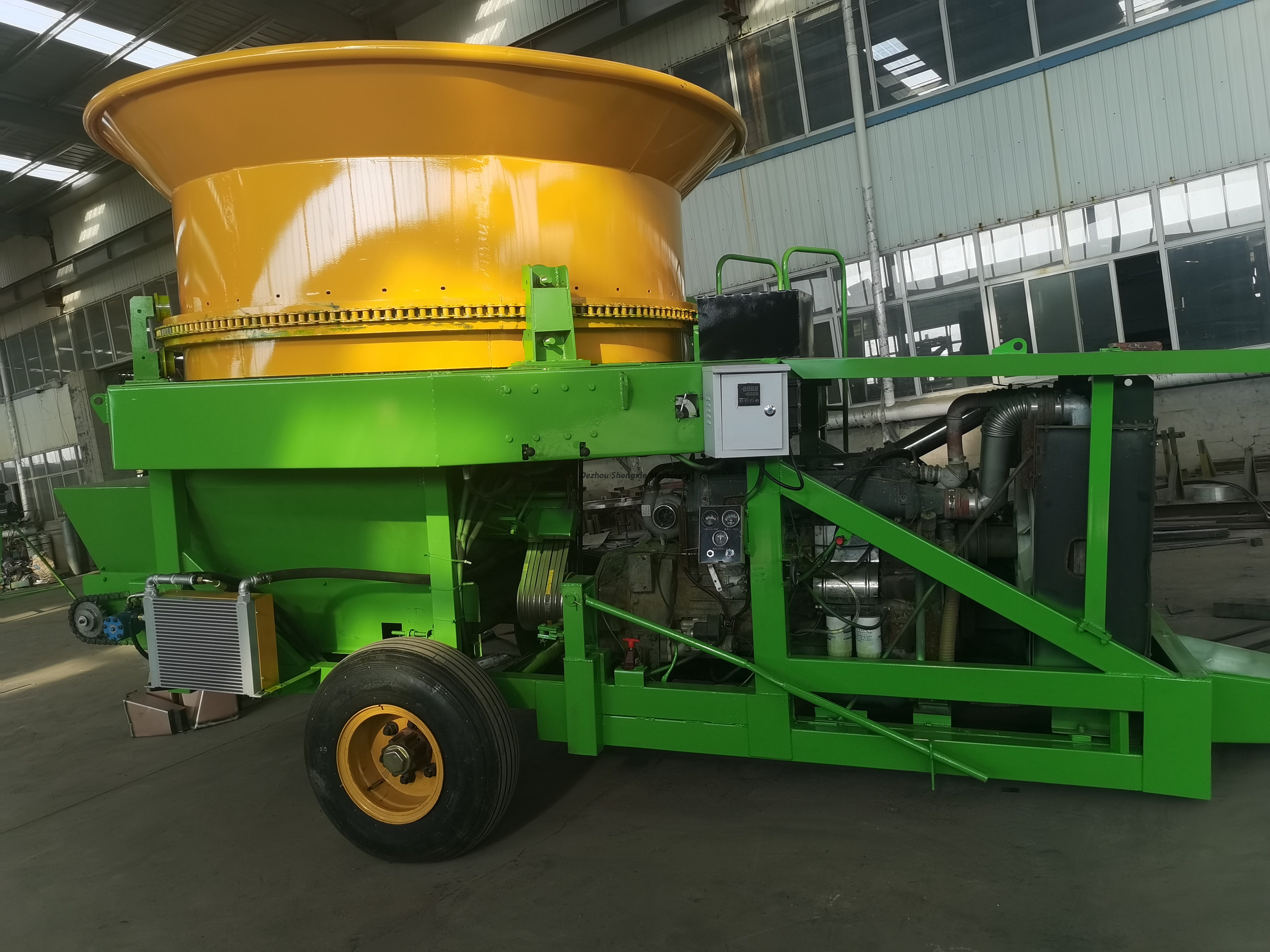 Mesin Pencincang Jerami Berputar Diesel Mudah Alih 4‑6t/j Untuk Pemprosesan Silaj Ladang